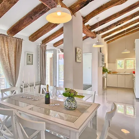 Hébergement de vacances Avemar