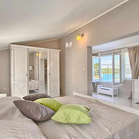 Semesterbostad Avemar *