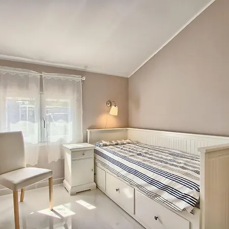 Avemar Semesterbostad Pula