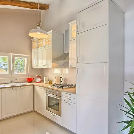 Avemar Semesterbostad Pula