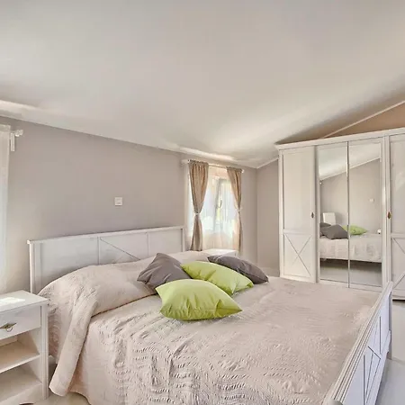 Holiday home Avemar